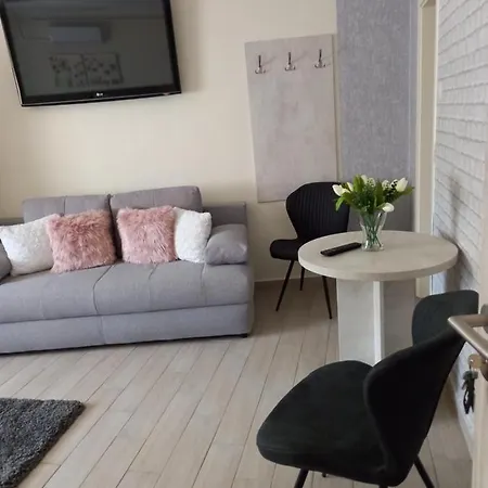 Viola Vendeghaz Pápa