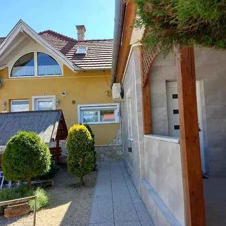 Viola Vendeghaz 3* Pápa